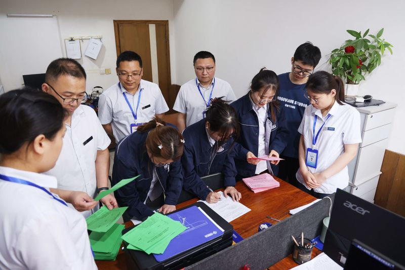 河南1929cc｜喜迎“双代会”，立功在岗位